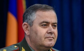 სომხეთის გენშტაბის უფროსი, რომლის შვილის ქორწილს კარანტინის დროს 100-ზე მეტი სტუმარი დაესწრო, თანამდებობიდან გადადგა
