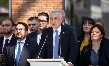 “ამომრჩევლის უმრავლესობა, რომელიც ჯერ საკუთარ არჩევანს არ აფიქსირებს, ოპოზიციურადაა განწყობილი,”- მამუკა ხაზარაძე