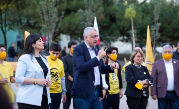 “ლელოს” თავმჯდომარემ, მამუკა ხაზარაძემ სამგორის მოსახლეობას ოლქის მაჟორიტარი დეპუტატობის კანდიდატი ფიქრია ჩიხრაძე წარუდგინა