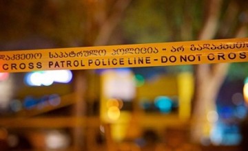 რუსთავში, საცხოვრებელი სახლის მეშვიდე სართულიდან 3 წლამდე ბავშვი გადმოვარდა