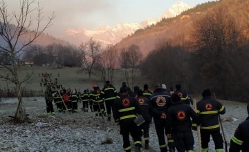 მეხანძრე-მაშველები ამ დროისთვის ხანძარს 11 ლოკაციაზე აქრობენ