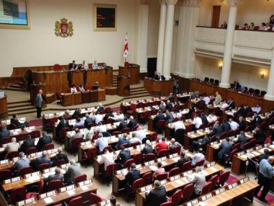 დავით ბაქრაძემ რამდენიმე დეპუტატი დასაჯა