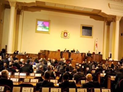 დეპუტატები დებატებს აფასებენ