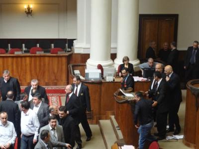 ბაღათურიას პროვოკაციას, პარლამენტში,  ჩხუბი მოჰყვა
