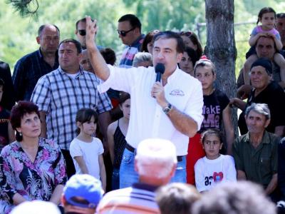 გამოკითხულთა 73 პროცენტი მხარს სააკაშვილს უჭერს