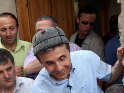 როგორ გააგდეს ბიძინა ივანიშვილი სვანებმა ბეჩოს სკოლის ეზოდან (ვიდეო)