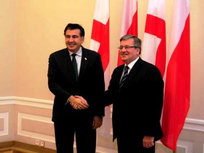 პრეზიდენტი სააკაშვილი პრეზიდენტ კომოროვსკის შეხვდა (ვიდეო)