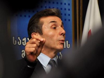 „ამ კაცს არ შეუძლია კრიტიკის მოსმენა. ეს კატასტროფაა მოხელისთვის...მას არ სჯერა ციფრების“