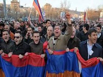 "F*ck პუტინ!" - აქცია ერევანში (ვიდეო)