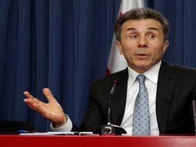 აბაშიძემ ივანიშვილის პრესკონფერენციას თვალი არ მიადევნა, კვაჭანტირაძეს არ ეცალა -  ხელში ფიალა ეჭირა