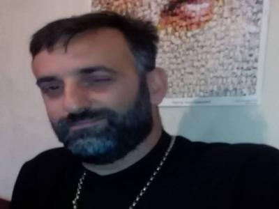 თბილისში, ნარკოტიკების შეძენა-შენახვისთვის მოძღვარი დააკავეს