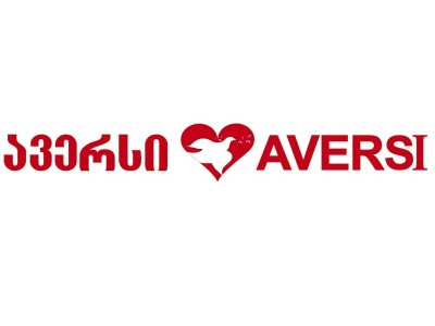 ავერსი, მეორე მსოფლიო ომის ვეტერანს ულოცავს გამარჯვების დღეს.