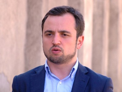 "ქართული ოცნების“ წარმომადგენლებს უკვირთ, როგორ შეიძლება ამერიკის მოქალაქემ  საკუთარი ქვეყნის პირველი პირი გააკრიტიკოს"