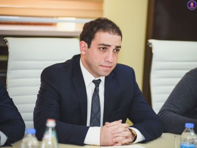 უხუცესები პანკისის ხეობაში მთავარ პროკურორთან  შესახვედრად ემზადებიან.