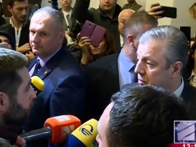 „საერთოდ არ მჭირდება დაცვა“ - შელაპარაკება პრემიერსა და „აუდიტორია 115“-ის სტუდენტებს შორის