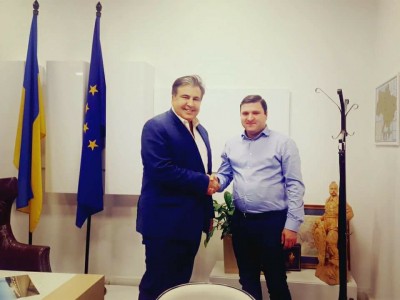 „ეს არის  ბრძოლა ერთადერთი რამისათვის: ოცნების გაზულუქებული  ჩინოვნიკები ითხოვენ ხელფასების მომატებას“