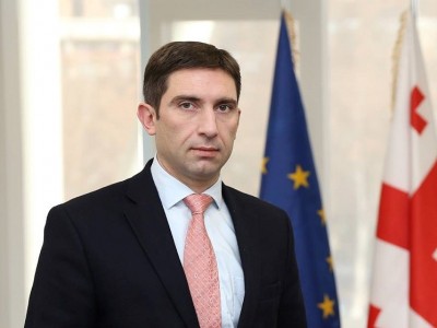 სექსუალურ შევიწროებაში მხილებულმა პაპუნა უგრეხელიძემ თანამდებობა დატოვა