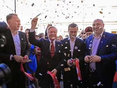 „ვისოლ ჯგუფმა“ ქუთაისში „ვენდისა“ და „დანკინ დონატსის“ ამერიკული რესტორნები გახსნა