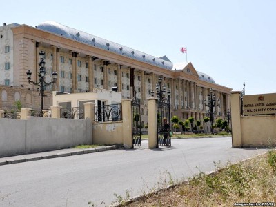 სასამართლოში ხორავას ქუჩაზე მომხდარი მკვლელობის საქმეზე ბრალდებულებისთვის სასჯელის განსაზღვრის სხდომა მიმდინარეობს