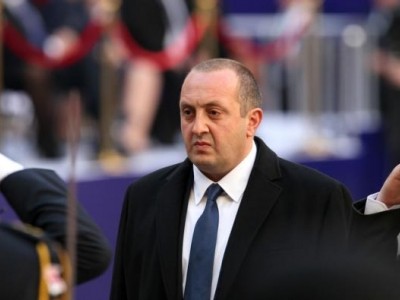 პარლამენტთან ზაზა სარალიძის მხარდამჭერ აქციაზე პრეზიდენტი მივიდა