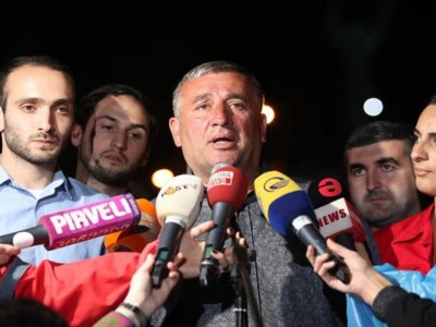 ლევან დადუნაშვილის მამამ ვაკის პარკში შეკრებილებს მიმართა