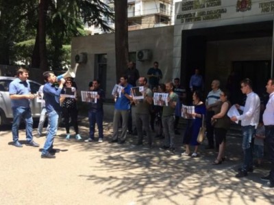 ოპოზიცია სოზარ სუბარის გადადგომას ითხოვს და ხელმოწერების შეგროვებას იწყებს