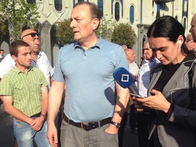 "სანამ ხალხი დგას გარეთ, მანამდე ძალაუფლება ექნებათ რიგით მოქალაქეებს"