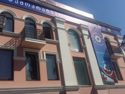 "ქართული ოცნების" ოფისში საგანგებო სხდომა მიმდინარეობს