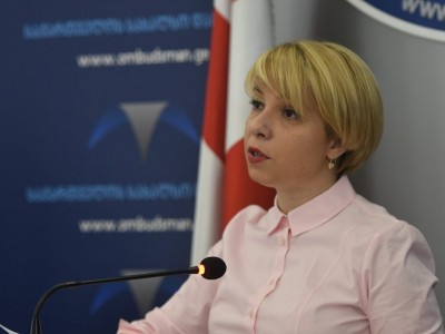 ლომჯარია სააკაშვილს: რატომ ელანდებათ ამ კაცებს სულ „კალთაში ჯდომა“ და „მსუბუქი ყოფაქცევა“