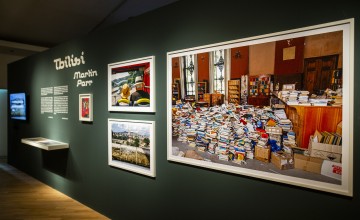 თიბისი გალერეაში მარტინ პარის წიგნის - „Martin Parr Tbilisi“ პრეზენტაცია შედგა და გამოფენა - „თბილისი მაგნუმის წიგნებში“ გაიხსნა