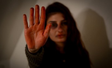 ზუგდიდში 30 წლამდე ქალიშვილის ცემისათვის 56 წლის დედა დააკავეს
