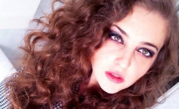 "ცოლს სცემდა, იარაღს მიადებდა და მოკვლით ემუქრებოდა, შვილებსაც... განსაკუთრებით გოგოს ექცეოდა ცუდად - შენც დედაშენისნაირი გაიზრდებიო" - ხაშურში მოკლული ქალის და ახალ დეტალებს ყვება