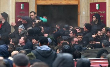 ასლან ბჟანიას მომხრეები ე.წ. პრეზინდენტის ადმინისტრაციაში შეიჭრნენ